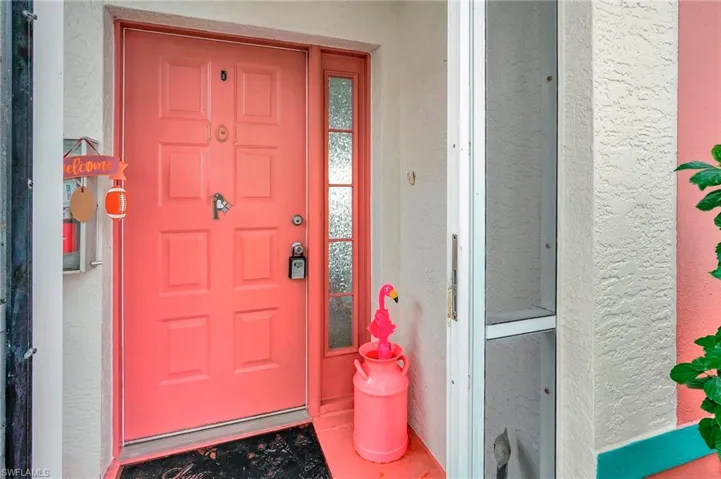 555  Windsor  SQ, Naples, FL 34104