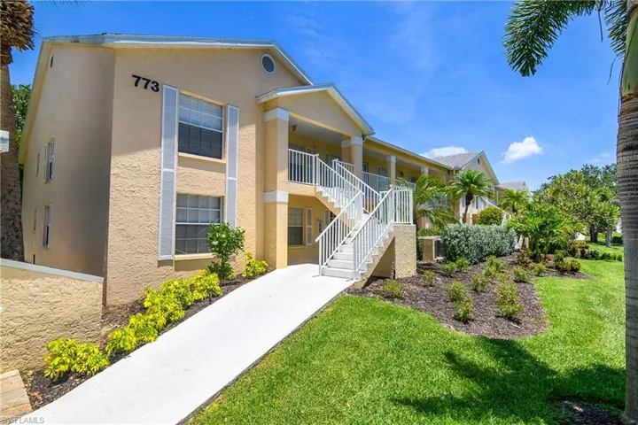 773  Wiggins Lake  DR, Naples, FL 34110