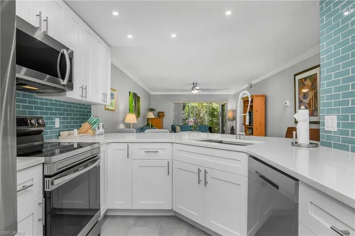 773  Wiggins Lake  DR, Naples, FL 34110