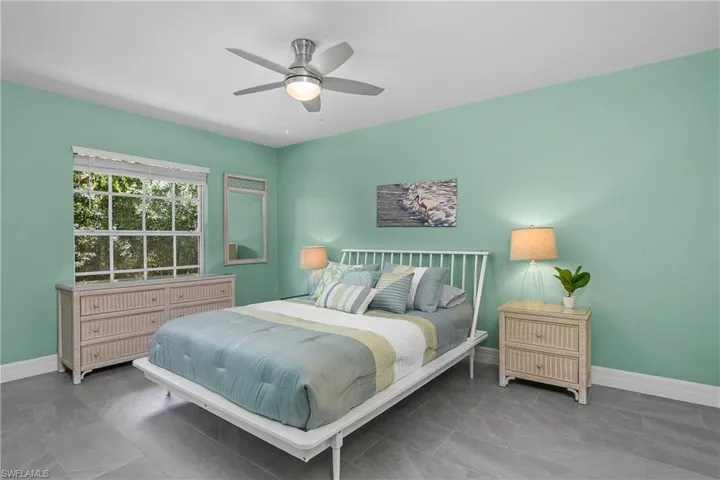 773  Wiggins Lake  DR, Naples, FL 34110