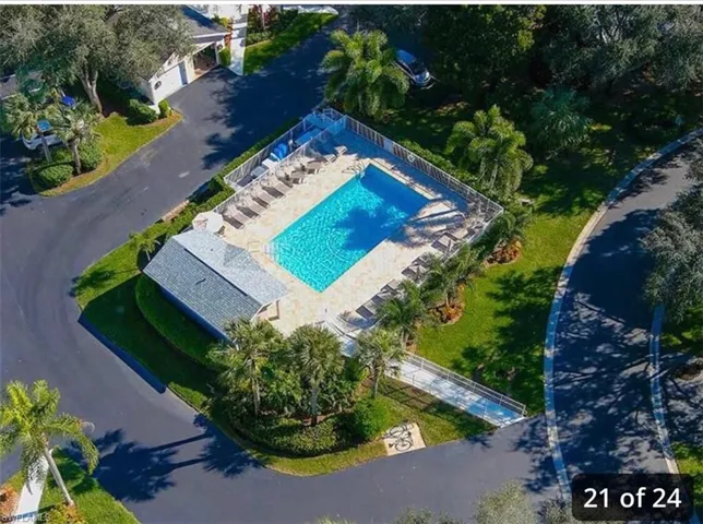 773  Wiggins Lake  DR, Naples, FL 34110