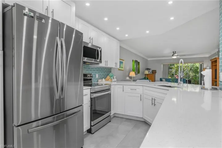 773  Wiggins Lake  DR, Naples, FL 34110