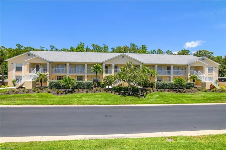 773  Wiggins Lake  DR, Naples, FL 34110