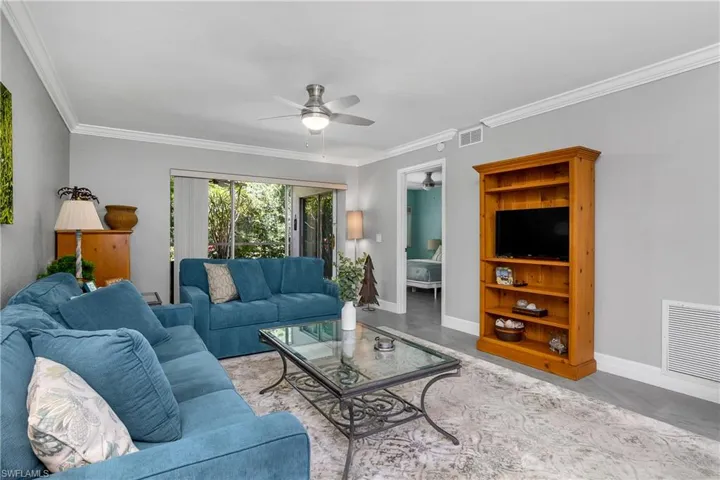 773  Wiggins Lake  DR, Naples, FL 34110
