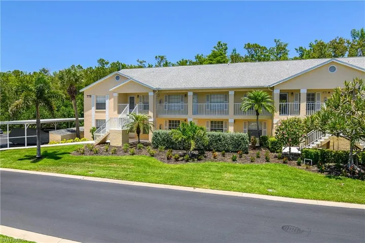 773  Wiggins Lake  DR, Naples, FL 34110