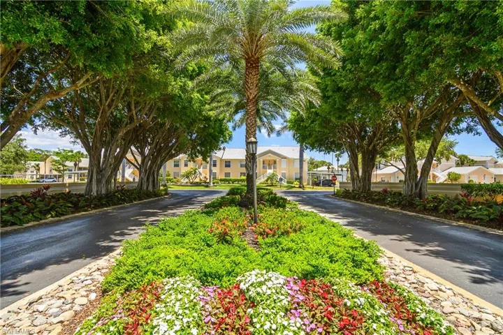 773  Wiggins Lake  DR, Naples, FL 34110