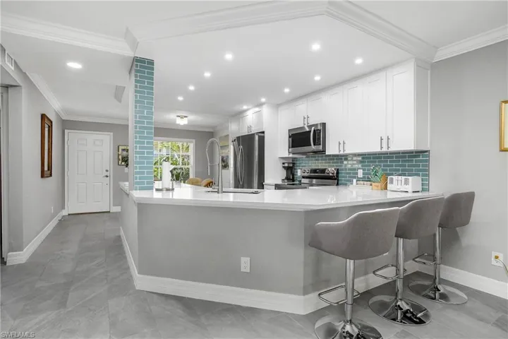 773  Wiggins Lake  DR, Naples, FL 34110
