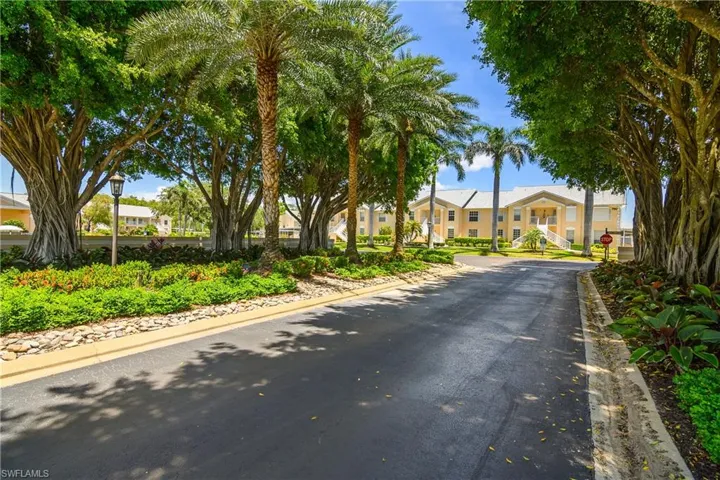 773  Wiggins Lake  DR, Naples, FL 34110