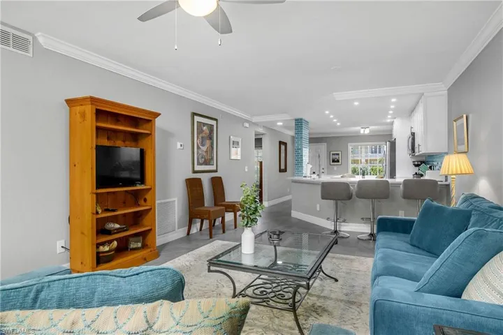 773  Wiggins Lake  DR, Naples, FL 34110