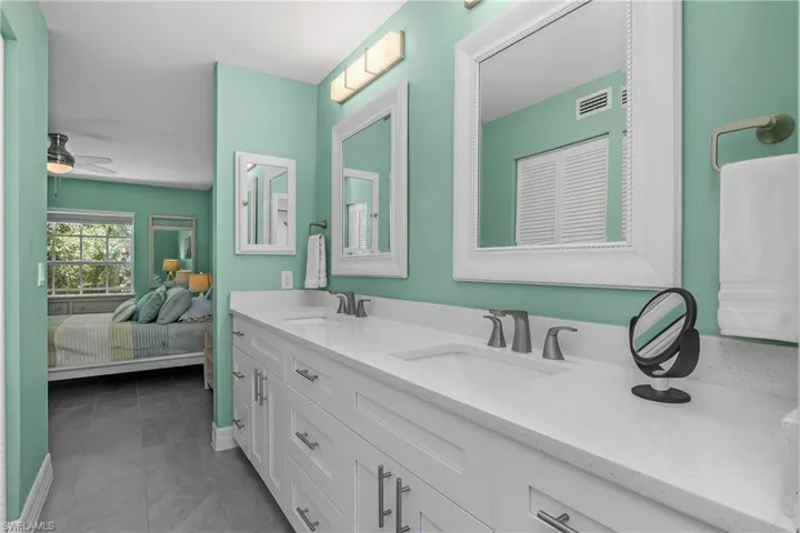 773  Wiggins Lake  DR, Naples, FL 34110