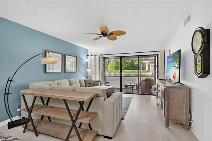 705 Augusta Blvd 705-4, Naples, Florida 34113