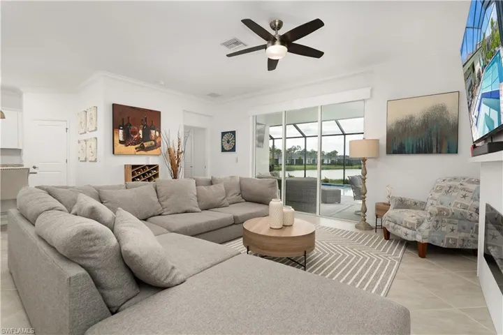 Open concept style living and dining space in the home.
