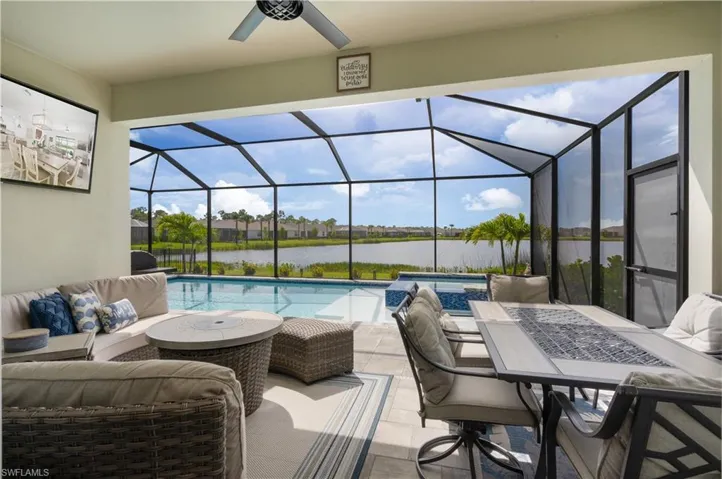 Spacious under truss lanai space.
