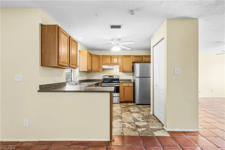 1117 Se 23rd St, Cape Coral, Florida 33990