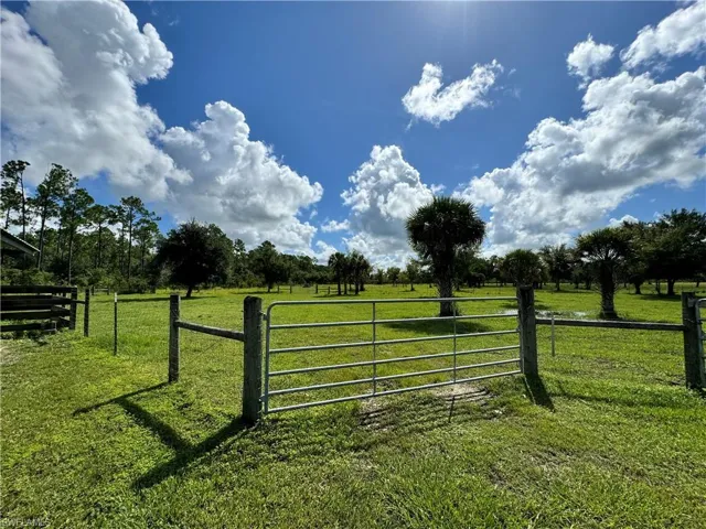 1311 KRISDALE AVELABELLE, FL 33935