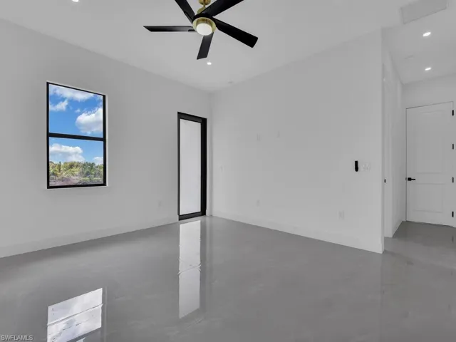 Empty room with recessed lighting and ceiling fan