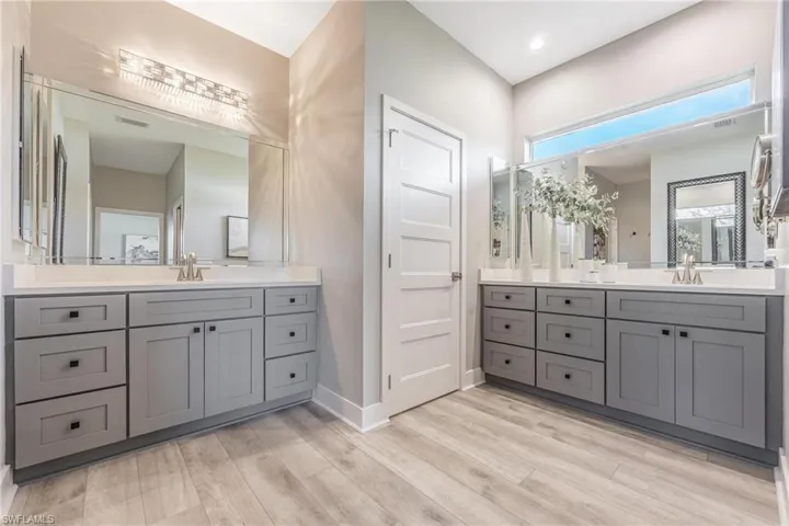 Large Master Bathroom with vanity and hardwood / LVP wood-style flooring