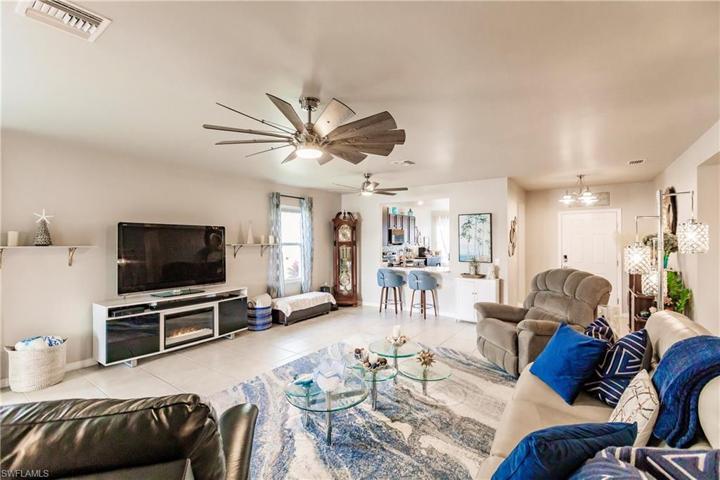 3203 Estancia LN, CAPE CORAL FL 33909