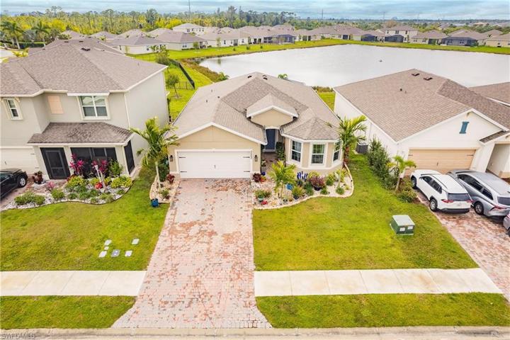 3203 Estancia LN, CAPE CORAL FL 33909