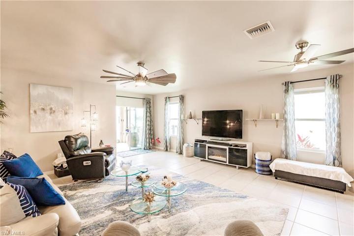 3203 Estancia LN, CAPE CORAL FL 33909