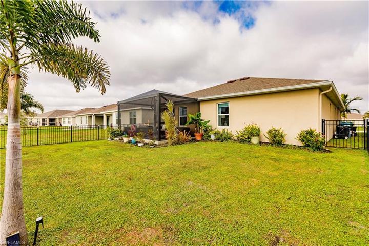 3203 Estancia LN, CAPE CORAL FL 33909