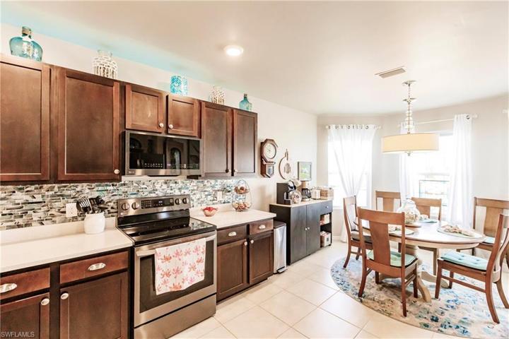 3203 Estancia LN, CAPE CORAL FL 33909
