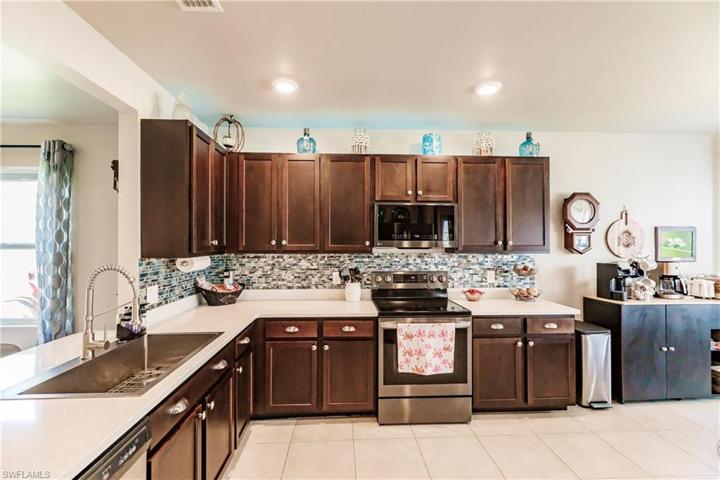 3203 Estancia LN, CAPE CORAL FL 33909