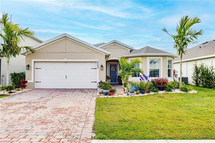 3203 Estancia LN, CAPE CORAL FL 33909