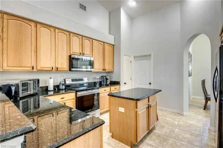 2319 Ne 19th St, Cape Coral, Florida 33909
