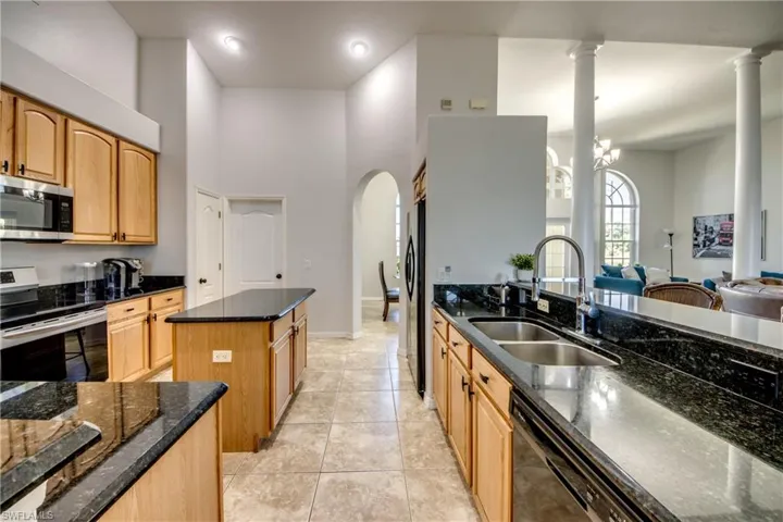 2319 Ne 19th St, Cape Coral, Florida 33909