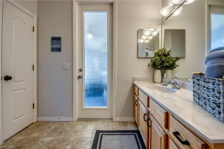 2319 Ne 19th St, Cape Coral, Florida 33909