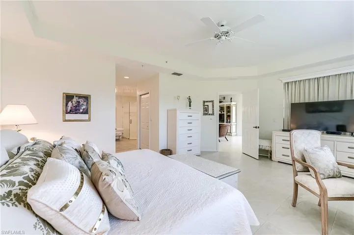 2070 Aberdeen Ln 101, Naples, Florida 34109
