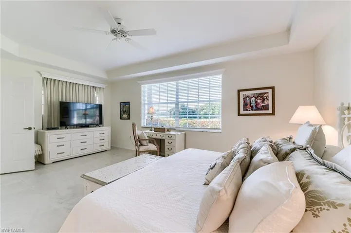 2070 Aberdeen Ln 101, Naples, Florida 34109