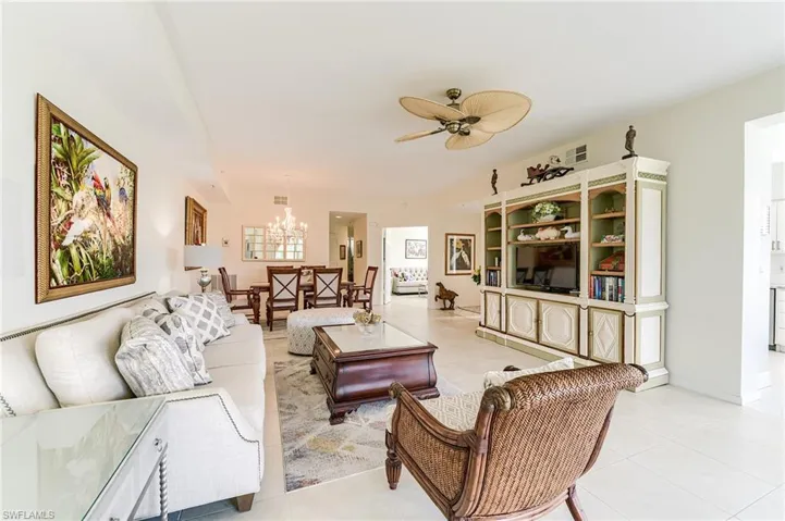 2070 Aberdeen Ln 101, Naples, Florida 34109