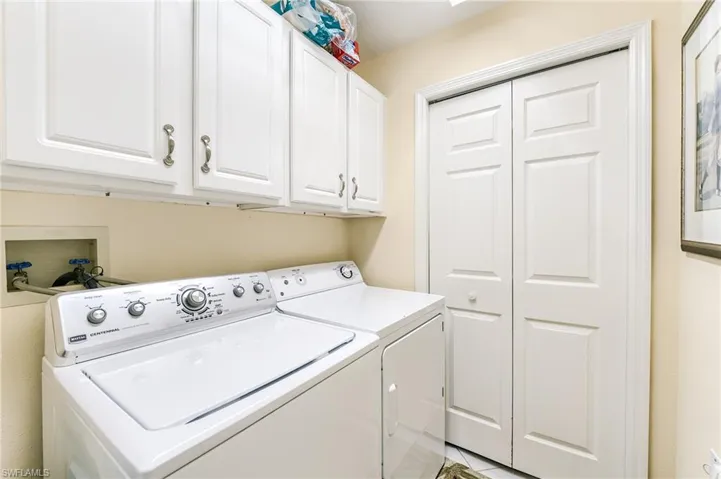 2070 Aberdeen Ln 101, Naples, Florida 34109