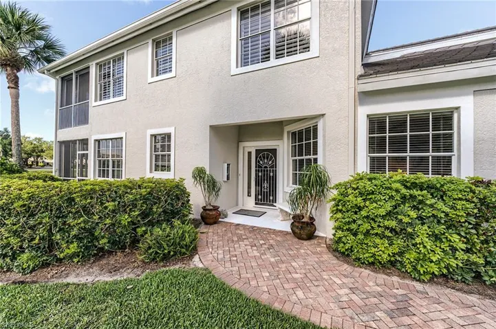 2070 Aberdeen Ln 101, Naples, Florida 34109