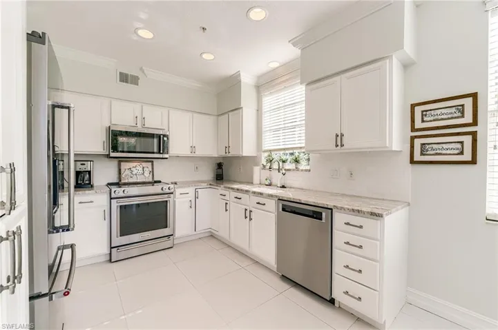 2070 Aberdeen Ln 101, Naples, Florida 34109