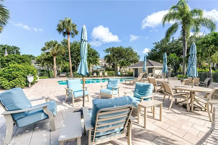 2070 Aberdeen Ln 101, Naples, Florida 34109