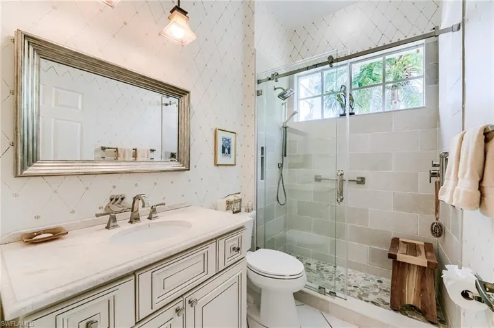 2070 Aberdeen Ln 101, Naples, Florida 34109