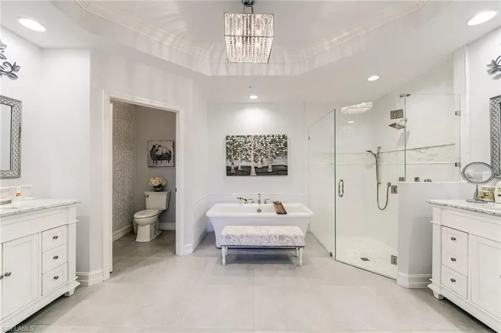 2070 Aberdeen Ln 101, Naples, Florida 34109