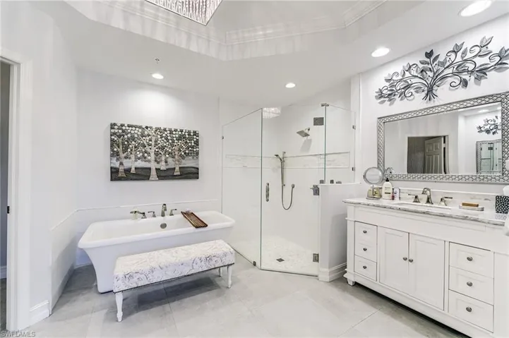 2070 Aberdeen Ln 101, Naples, Florida 34109