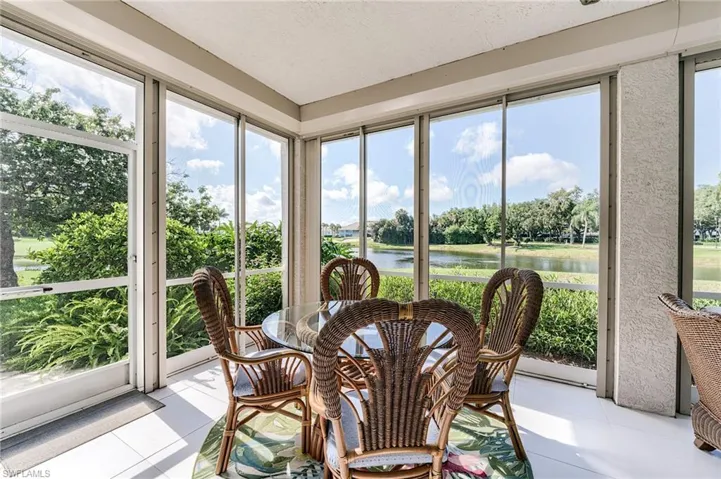 2070  Aberdeen  LN, Naples, FL 34109