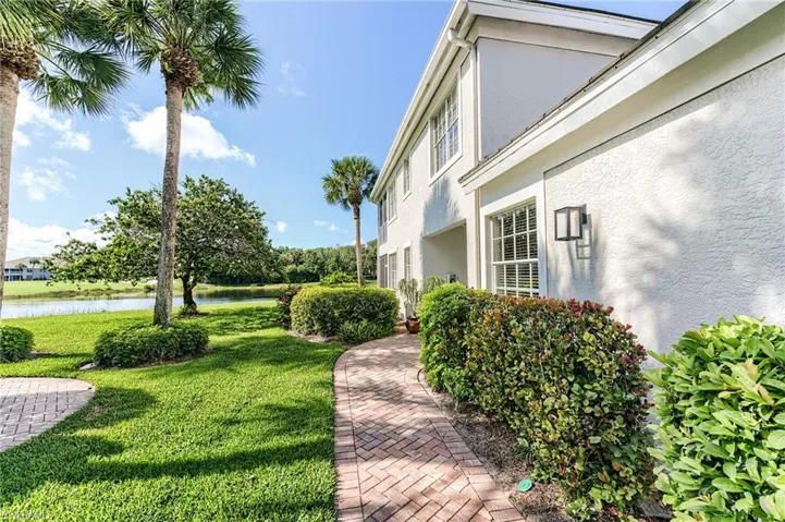 2070  Aberdeen  LN, Naples, FL 34109