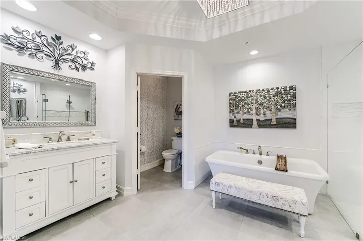 2070 Aberdeen Ln 101, Naples, Florida 34109