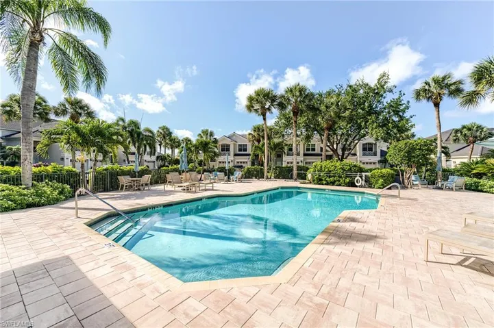 2070 Aberdeen Ln 101, Naples, Florida 34109