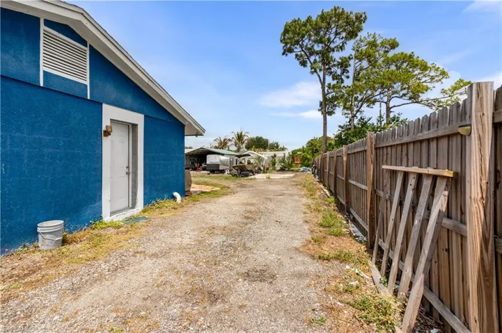 18  Illinois  RD, Lehigh Acres, FL 33936