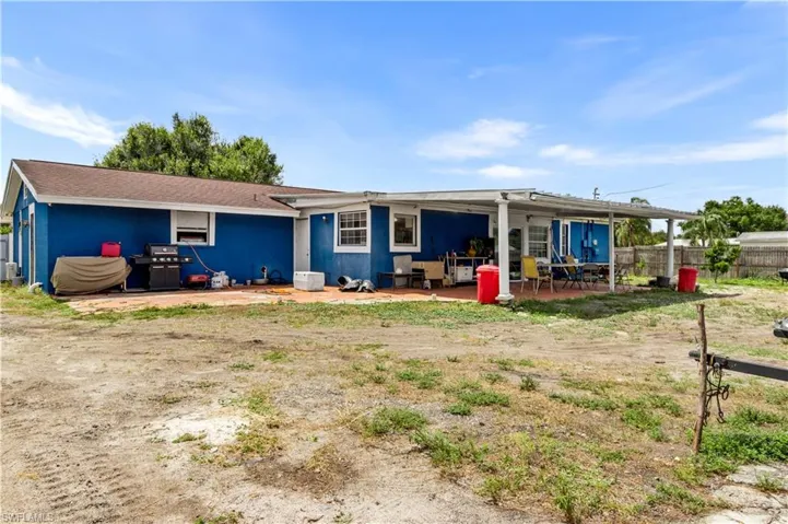 18  Illinois  RD, Lehigh Acres, FL 33936