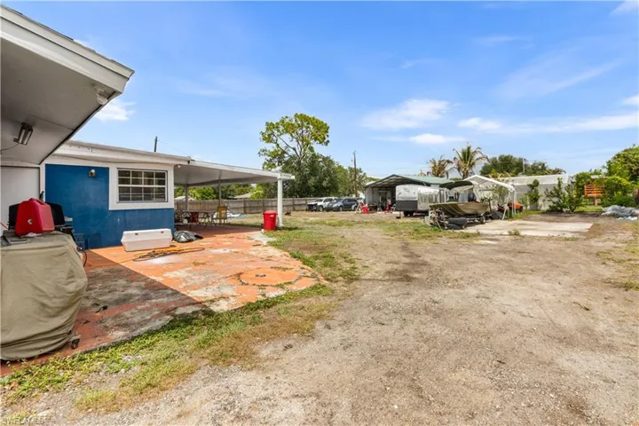 18  Illinois  RD, Lehigh Acres, FL 33936
