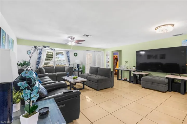 18  Illinois  RD, Lehigh Acres, FL 33936