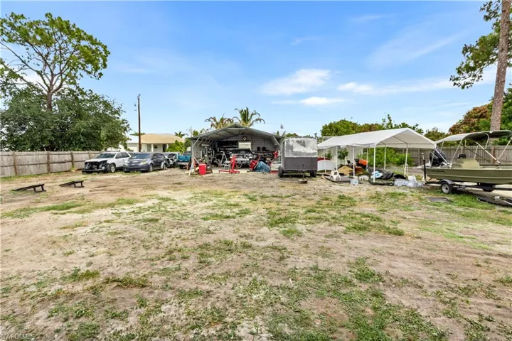 18  Illinois  RD, Lehigh Acres, FL 33936